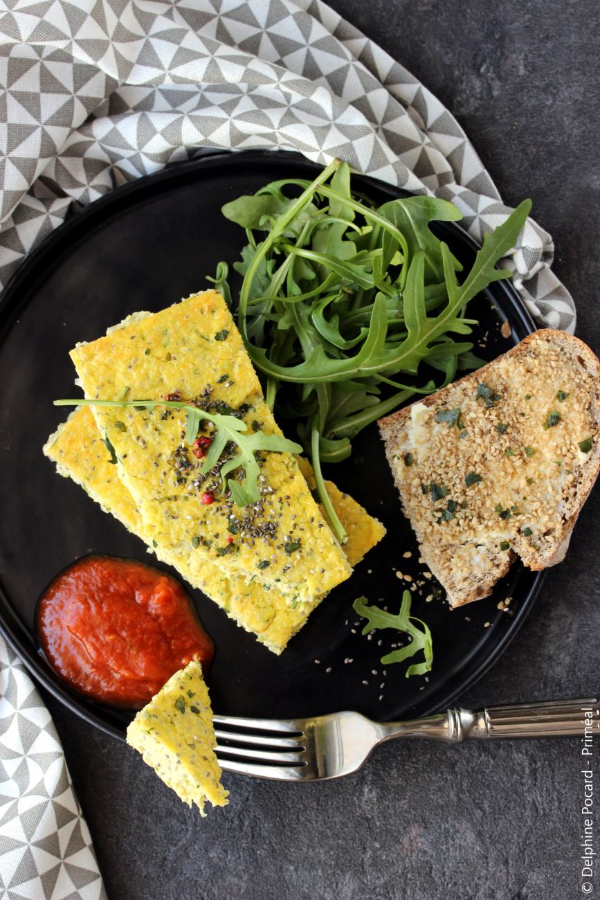 Frittata de courgette et graine de chia, tartine au gomasio