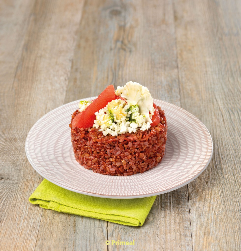 Timbale de riz rouge  et salade pastel