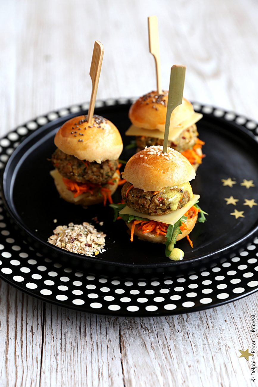 Mini burger aux légumes et quinoa, sauce citronnée